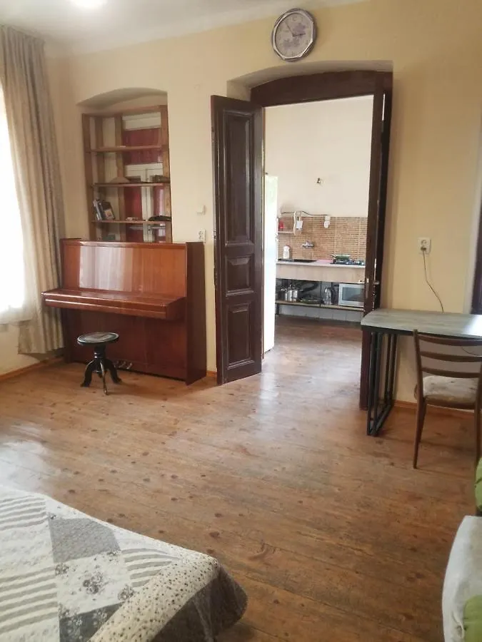 Уиут Ниниа Сад Apartman Tbiliszi