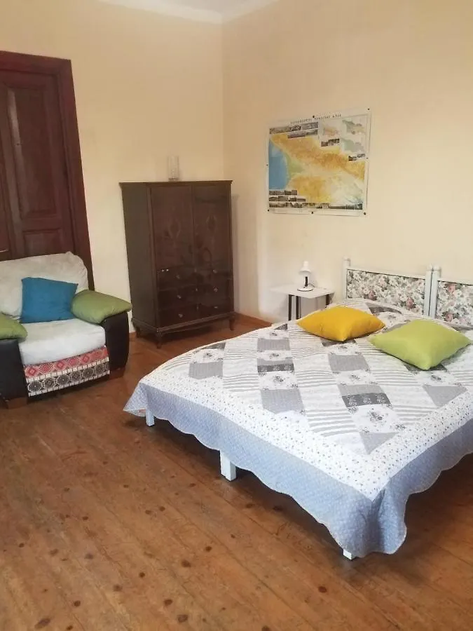 Уиут Ниниа Сад Apartman Tbiliszi
