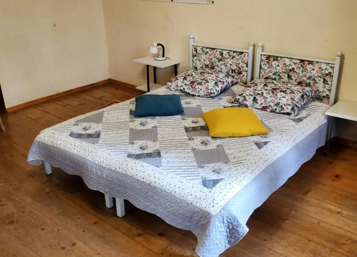 Уиут Ниниа Сад Apartman Tbiliszi 0*,  Grúzia